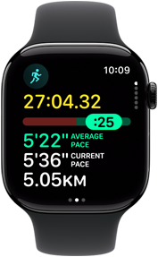 Apple Watch 11, koperta z aluminium, kolor polerowanego onyksu, trening Bieg, ikona biegania, parametry: czas, tętno, tempo odcinka, średnie tempo, dystans. prawa strona obudowy, pokrętło Digital Crown, pasek sportowy w kolorze czarnym